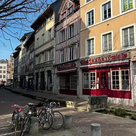 Апартаменты Au Coeur Du Quartier Historique